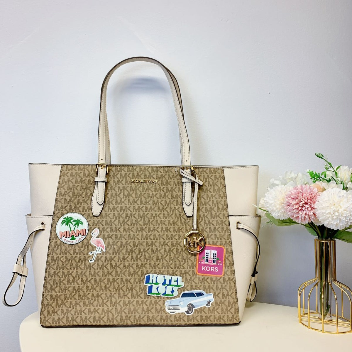 Michael purchases Kors Gilly Large Shoulder Tote Multi