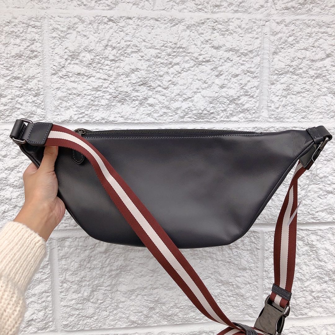 Coach CB912 Warren Belt Bag In Signature Canvas In QB/Denim/Chalk